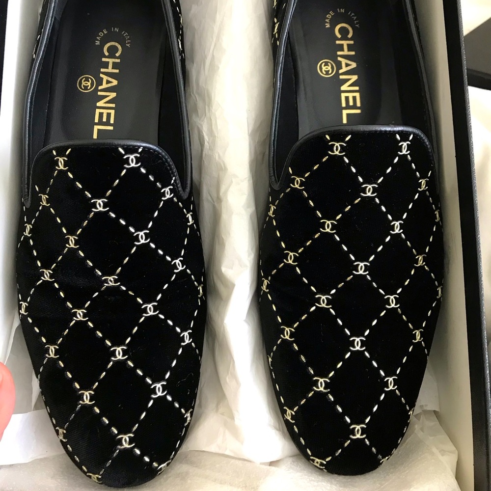 CHANEL Moccasins Loafers Sz 39.5 Black/Gold Leather & Velvet